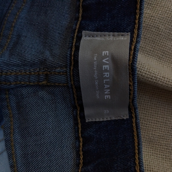 EVERLANE The Way High Cotton Denim Cut-off Shorts NEW Size 23 - Picture 2 of 10